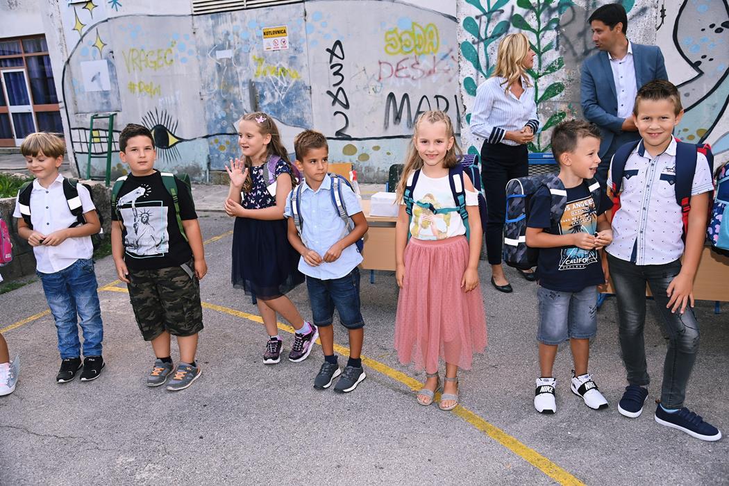 Prvašići u školskoj zgradi u Jelenju: Započela nova školska godina